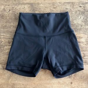 Lululemon Wunder Train High-Rise Short 4"